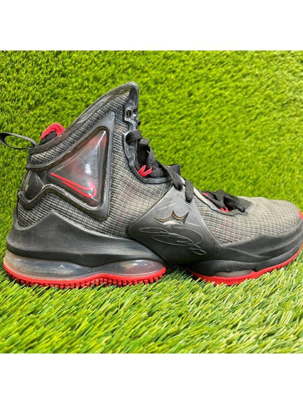 Nike LeBron 19 Bred Boys Size 7Y Black Red Athletic Basketball Shoes Sneakers